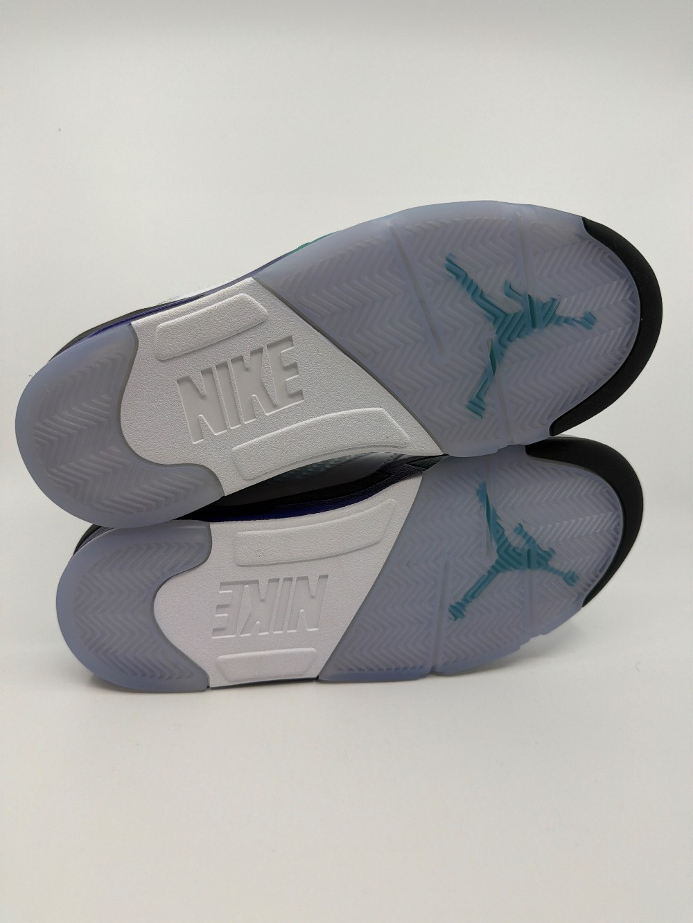 AJ 5 - GRAPE (2025)