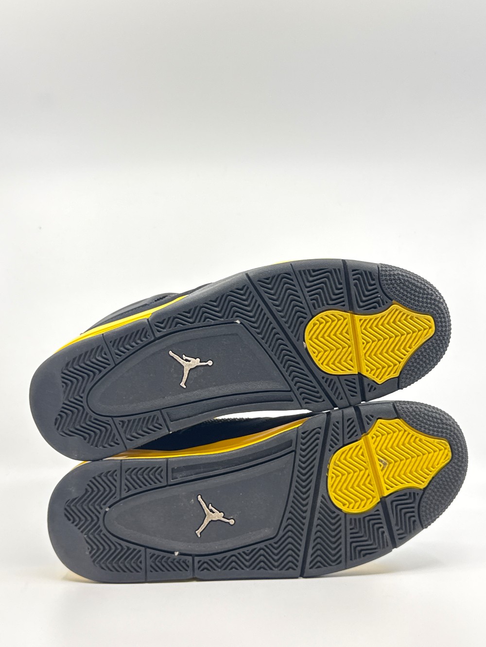 *USED* AJ 4 - THUNDER (2023)