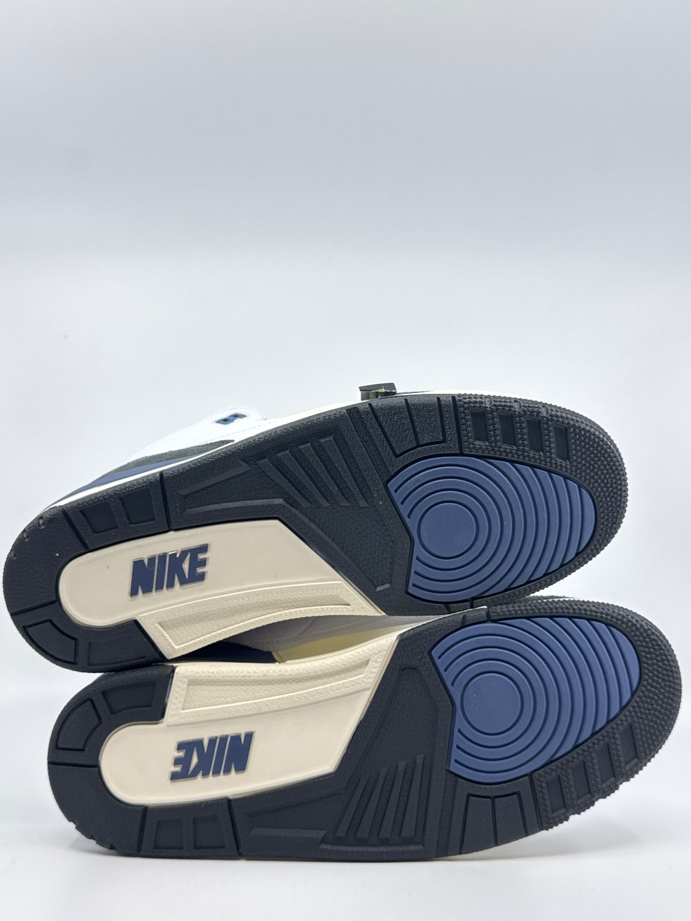 AJ 3 X A MA MANIERE - DIFFUSED BLUE
