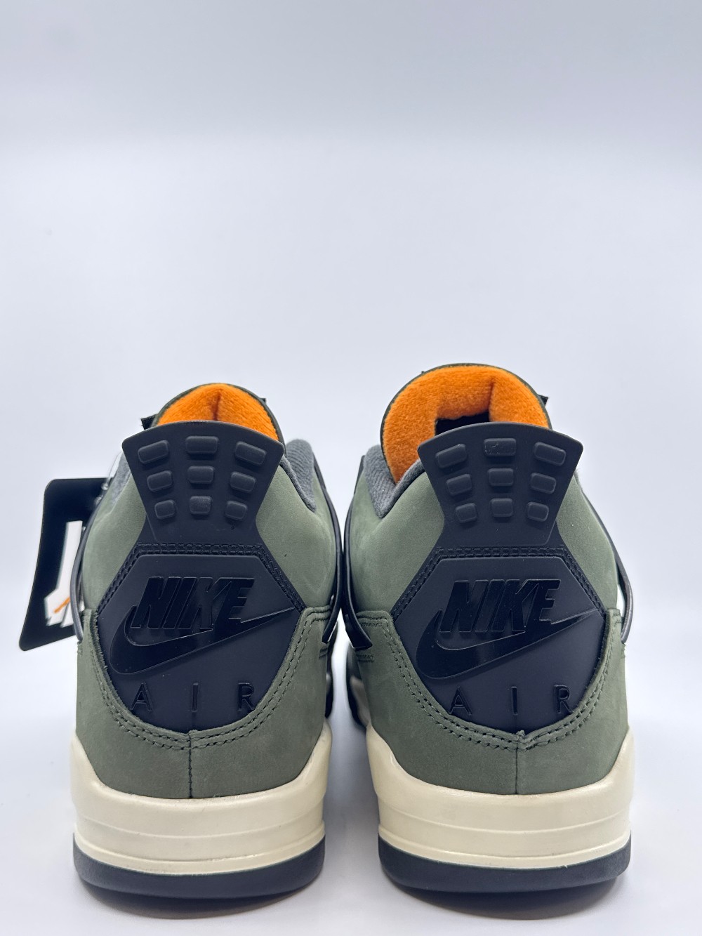 *NO BOX* AJ 4 X UNDEFEATED