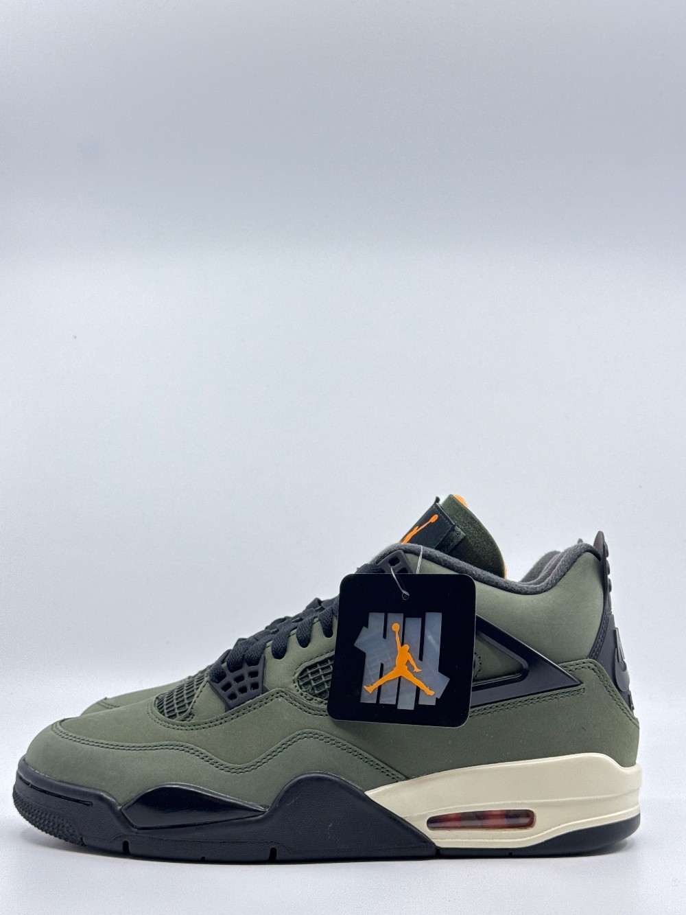 *NO BOX* AJ 4 X UNDEFEATED