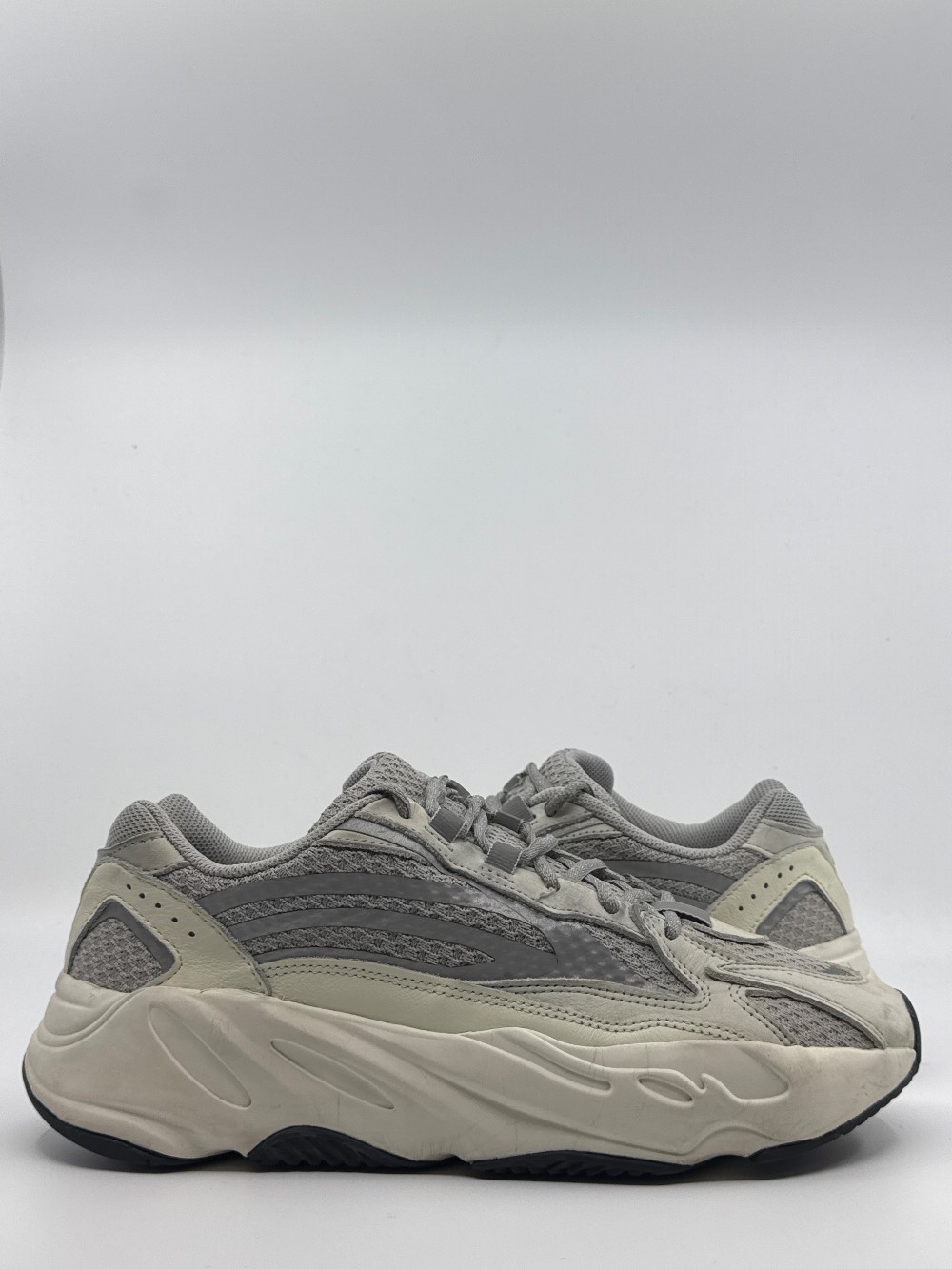 *USED* YEEZY 700 BOOST V2 - STATIC