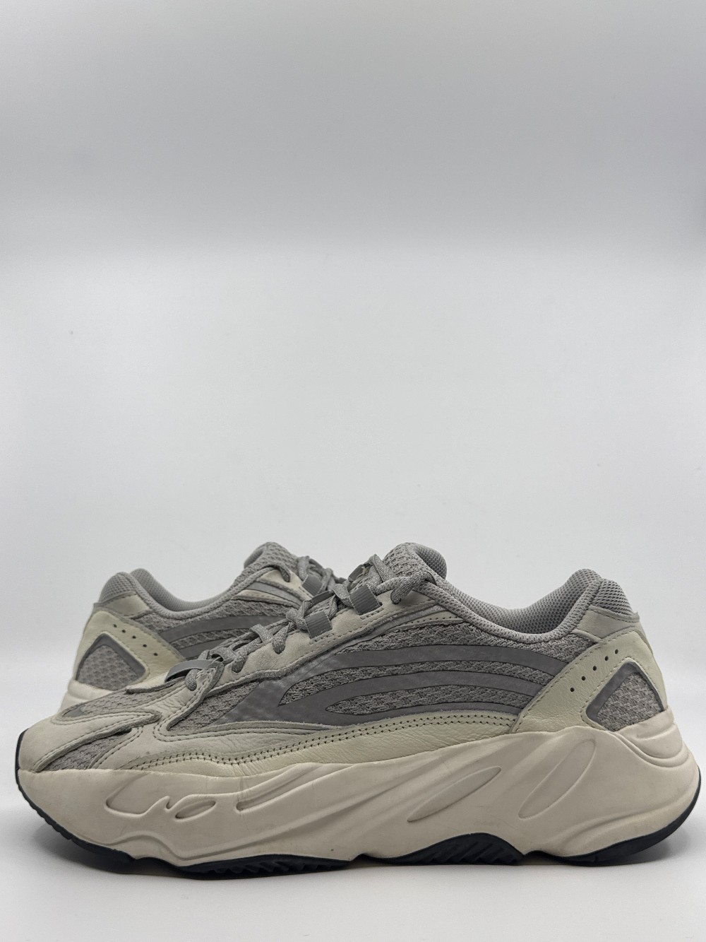 *USED* YEEZY 700 BOOST V2 - STATIC