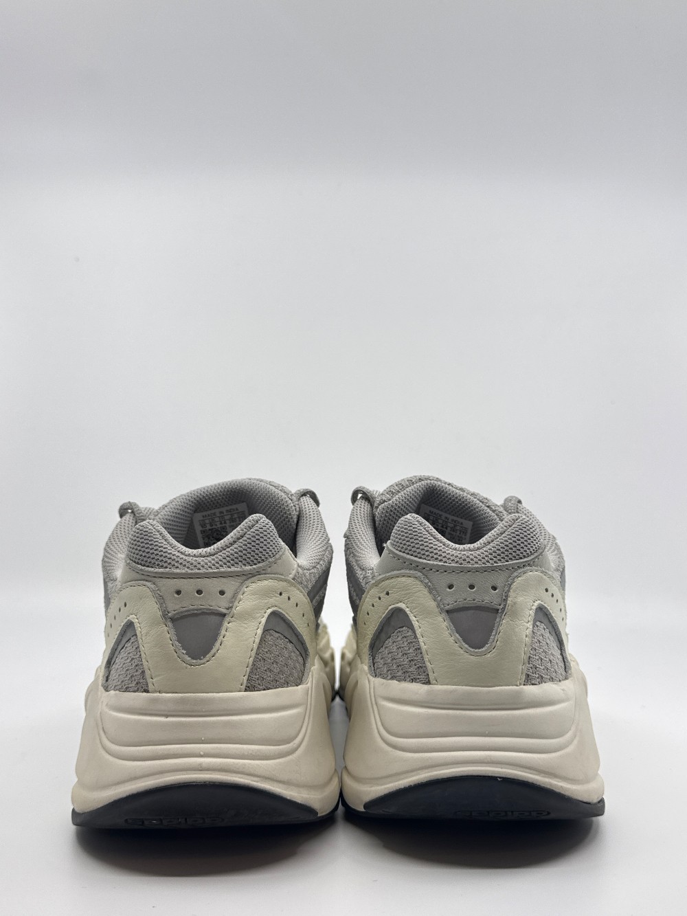 *USED* YEEZY 700 BOOST V2 - STATIC