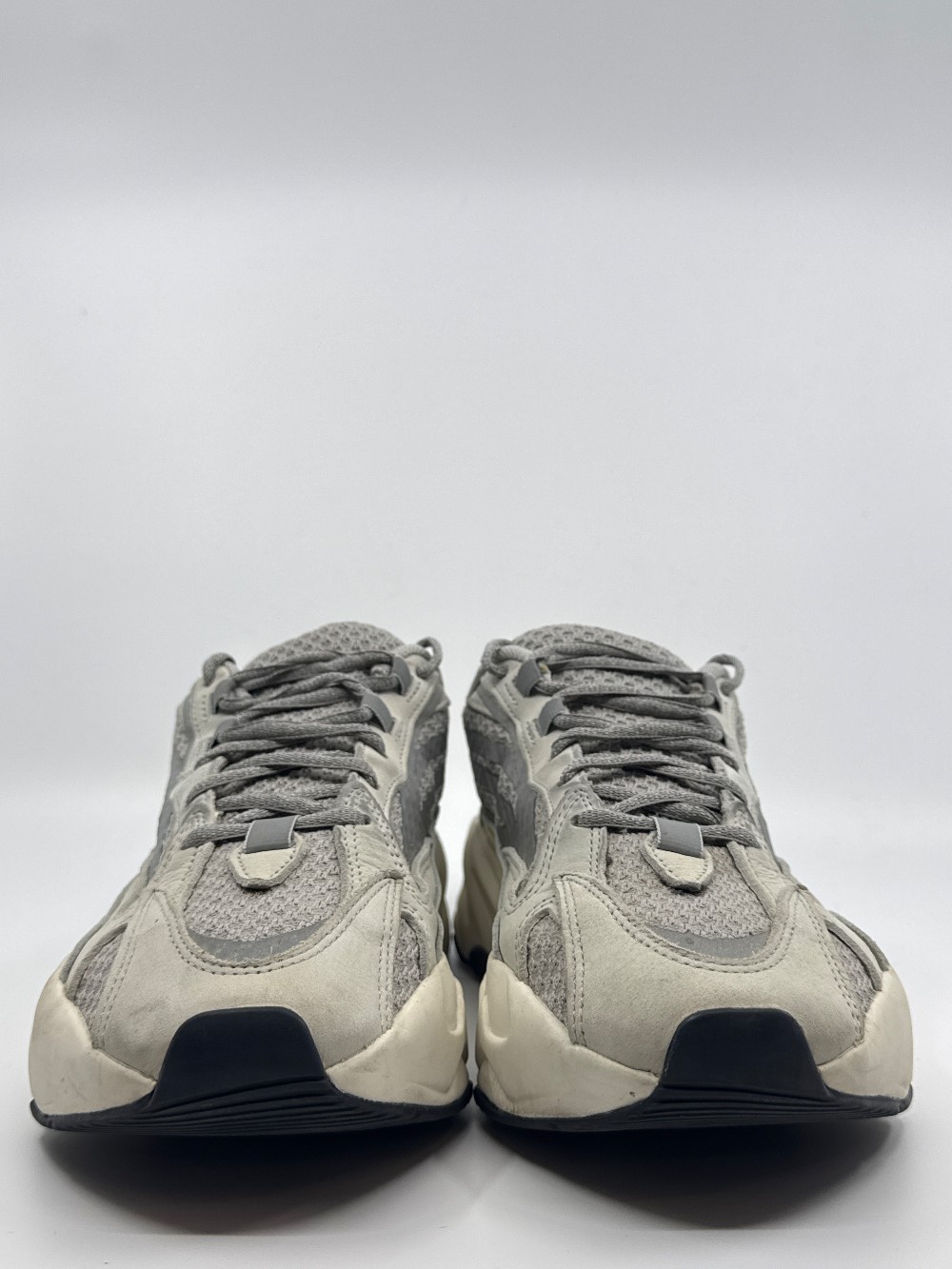*USED* YEEZY 700 BOOST V2 - STATIC