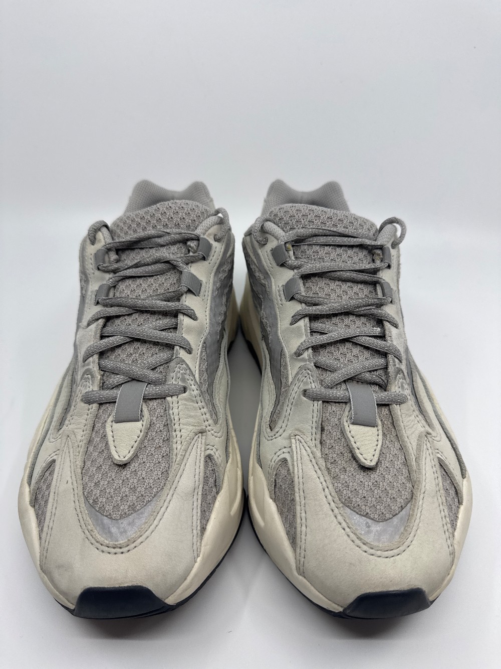 *USED* YEEZY 700 BOOST V2 - STATIC
