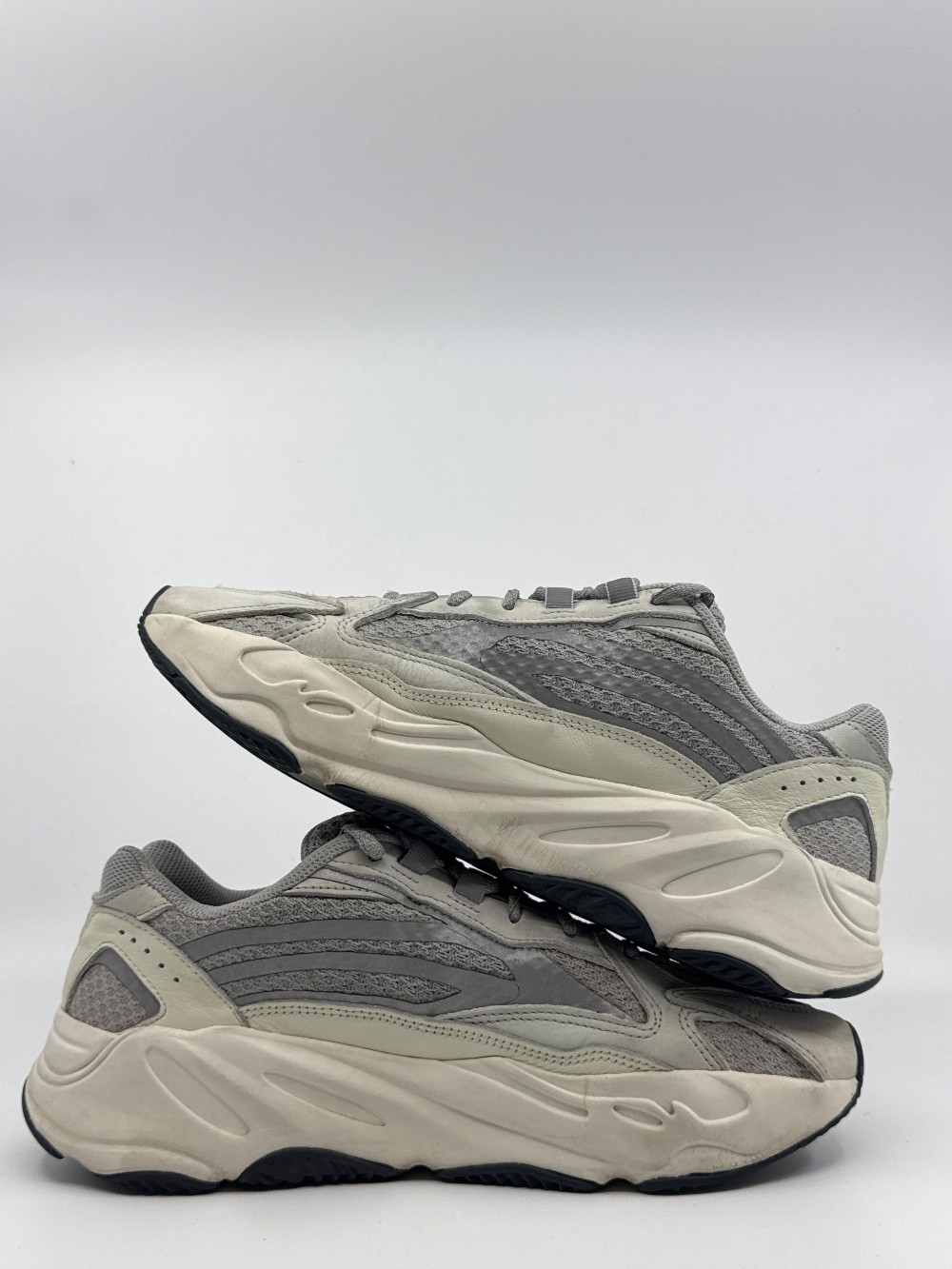 *USED* YEEZY 700 BOOST V2 - STATIC
