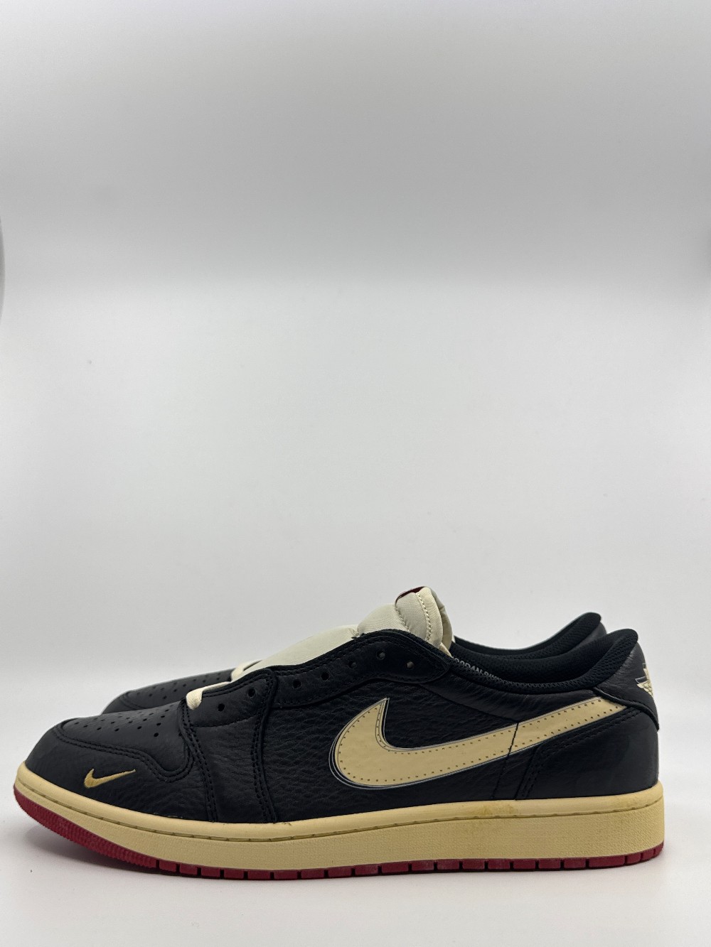 AJ 1 LOW OG X NIGEL SYLVESTER - BETTER WITH TIME