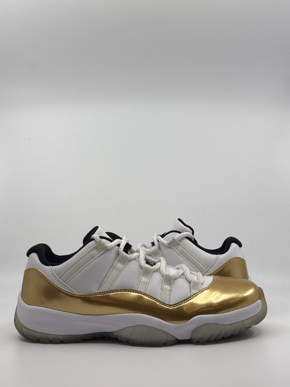 AJ 11 LOW - CLOSING CEREMONY