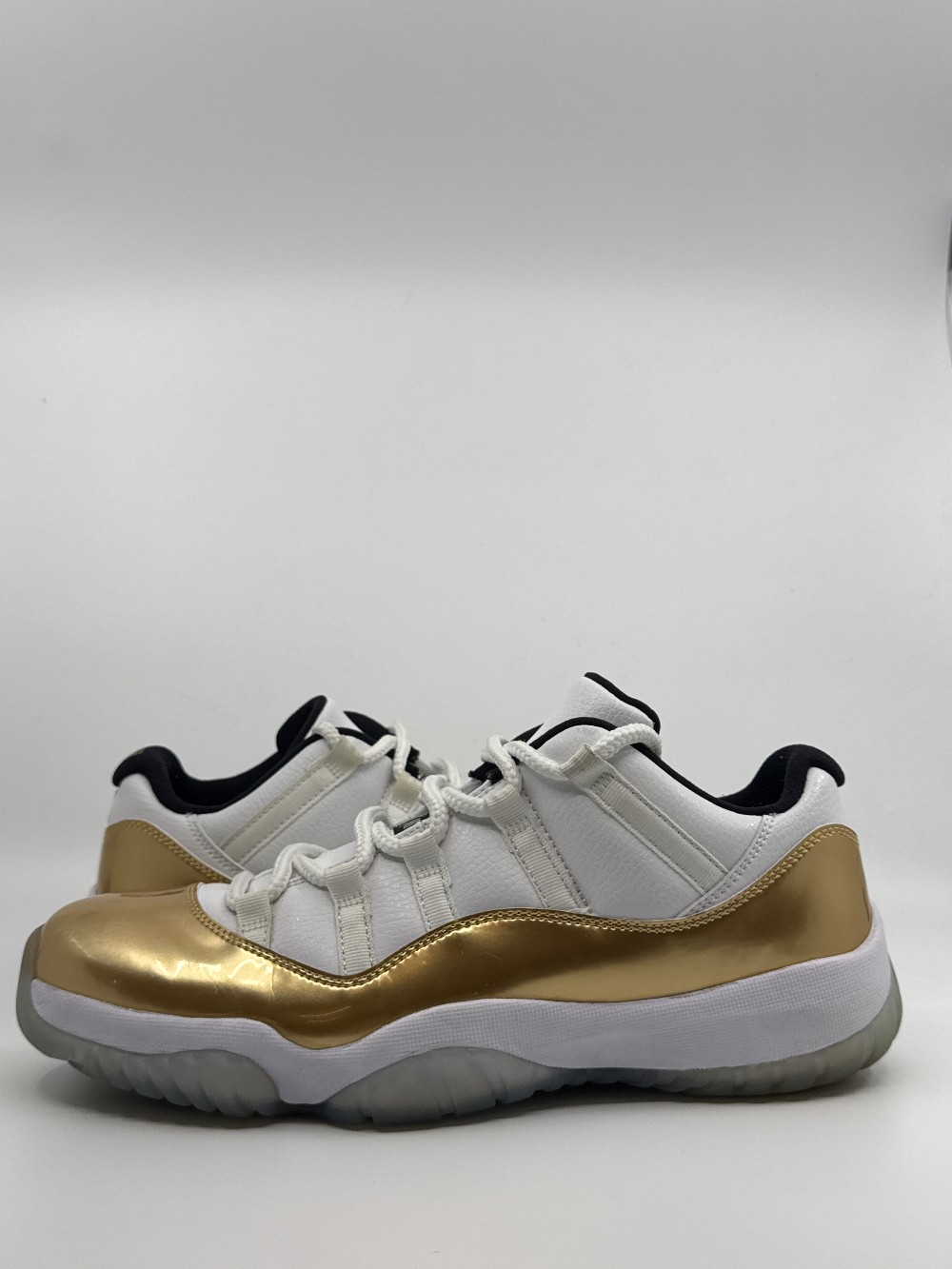 AJ 11 LOW - CLOSING CEREMONY