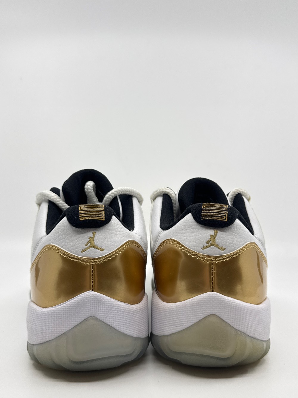 AJ 11 LOW - CLOSING CEREMONY