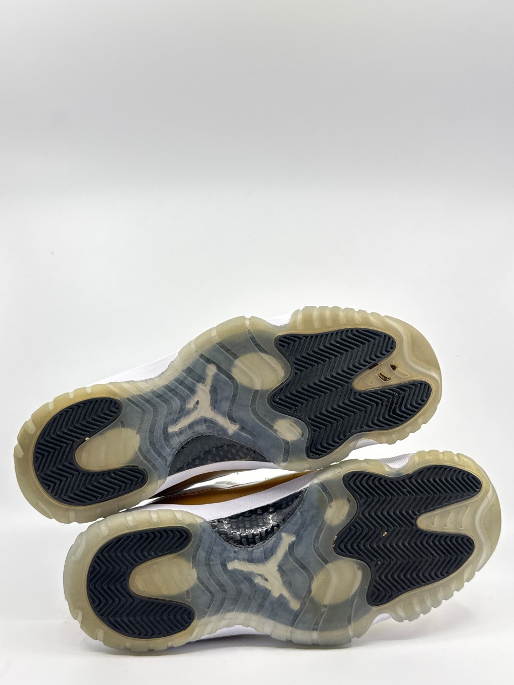 AJ 11 LOW - CLOSING CEREMONY