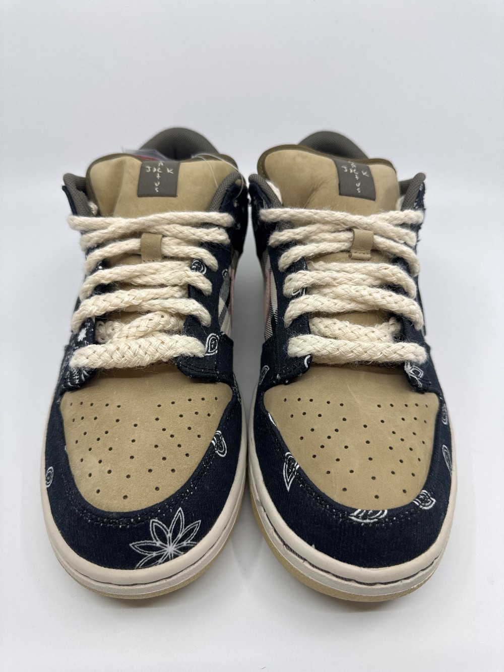 NIKE SB DUNK LOW - TRAVIS SCOTT (SPECIAL BOX)