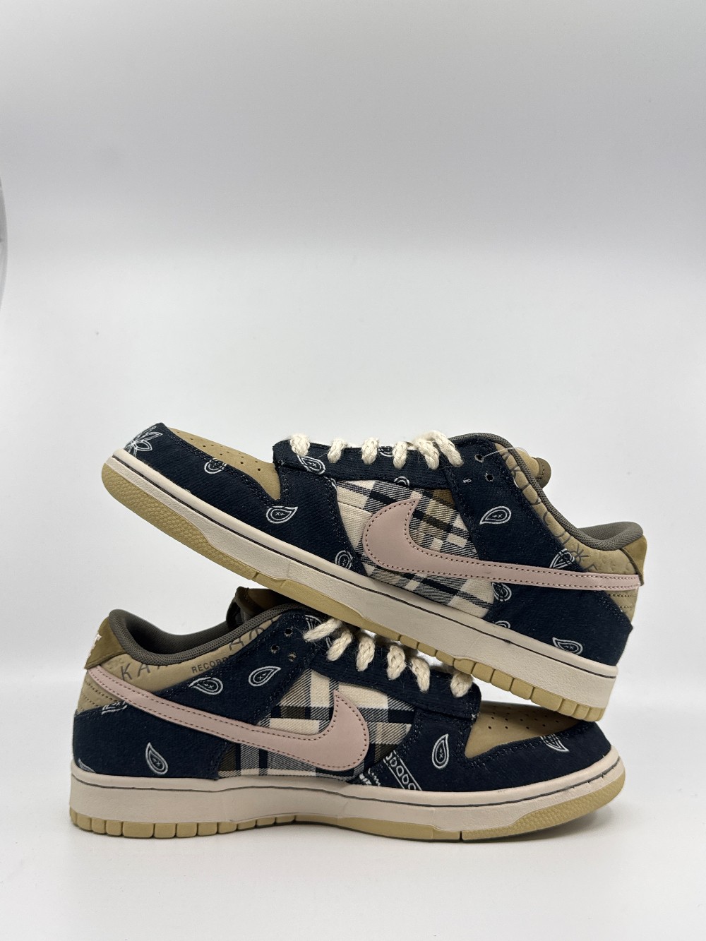 NIKE SB DUNK LOW - TRAVIS SCOTT (SPECIAL BOX)