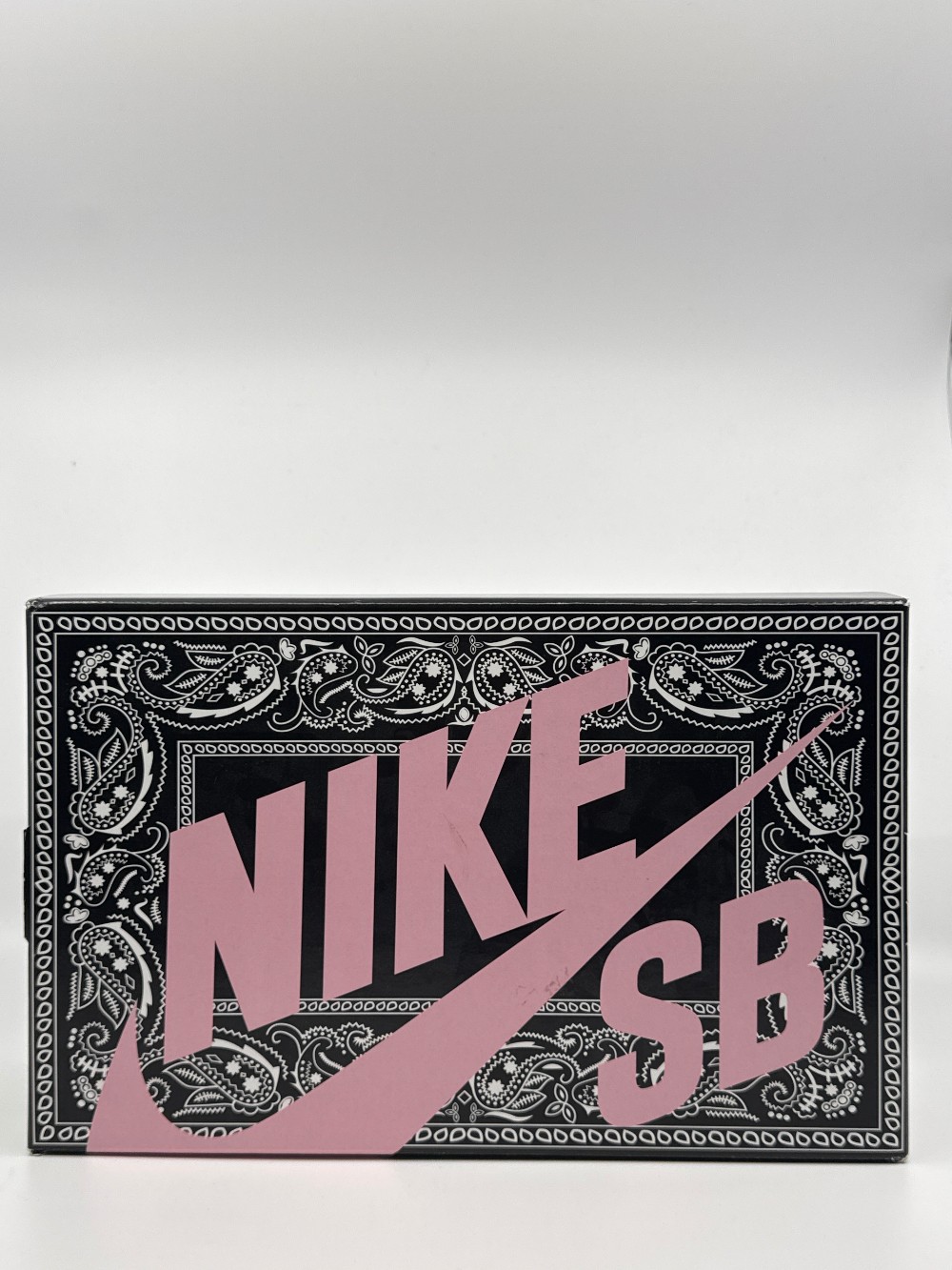 NIKE SB DUNK LOW - TRAVIS SCOTT (SPECIAL BOX)
