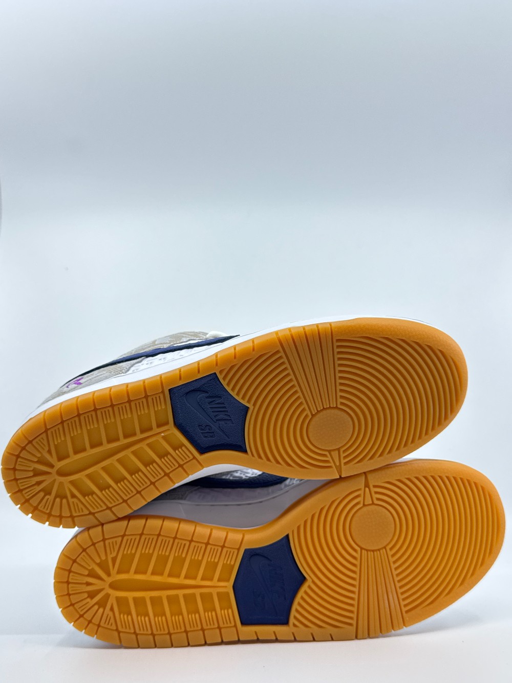 NIKE SB DUNK LOW - RAYSSA LEAL
