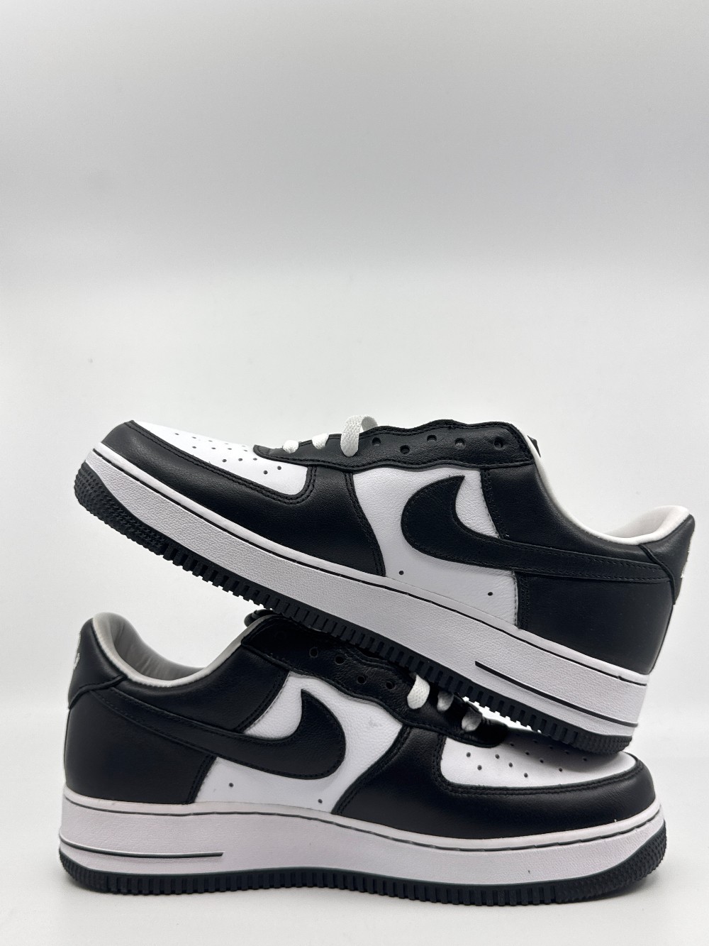 NIKE AIR FORCE 1 - TERROR SQUAD BLACKOUT