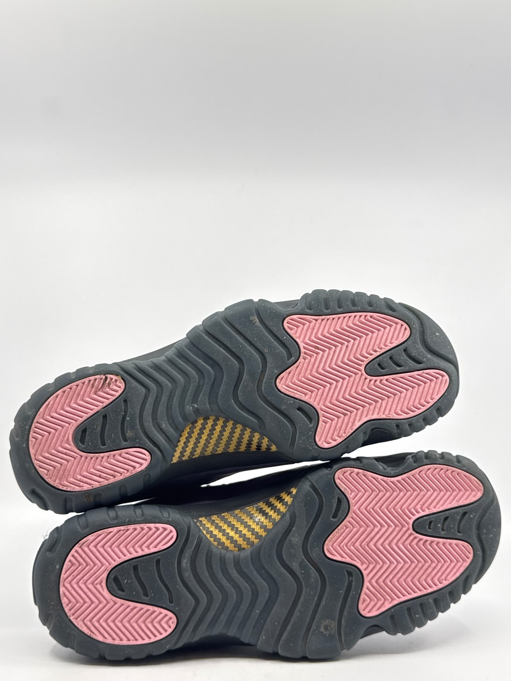 *USED* AJ 11 - MOJAVE