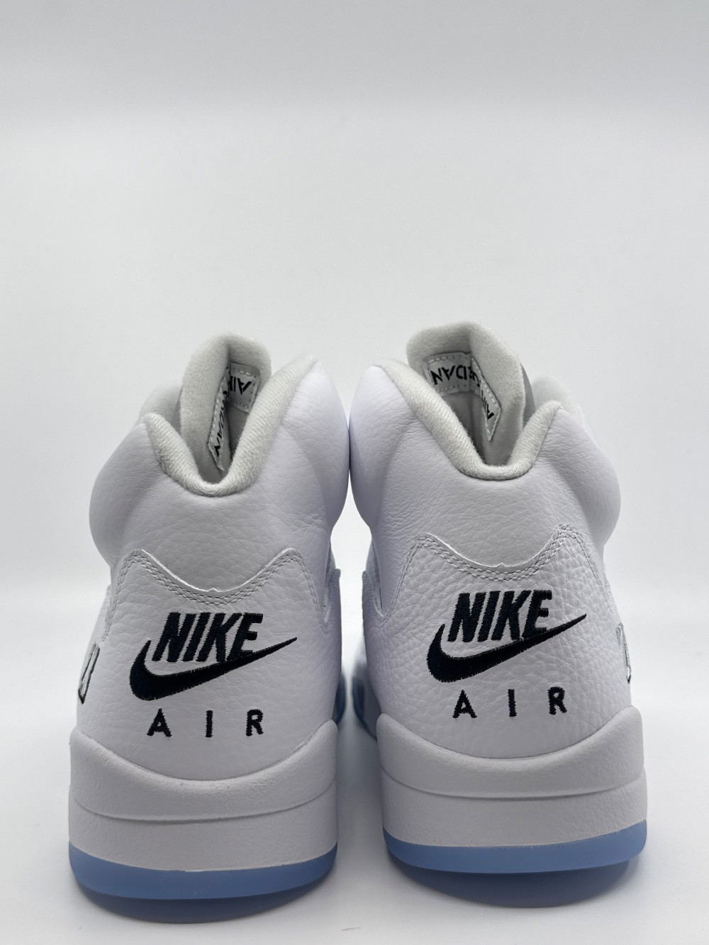 AJ 5 - METALLIC WHITE (2026)
