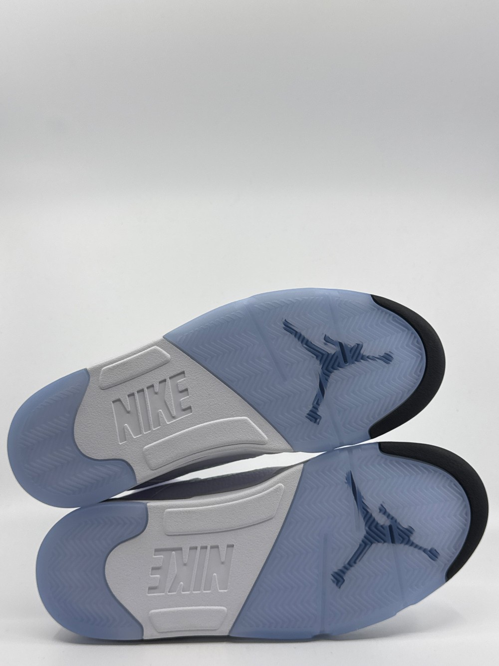 AJ 5 - METALLIC WHITE (2026)