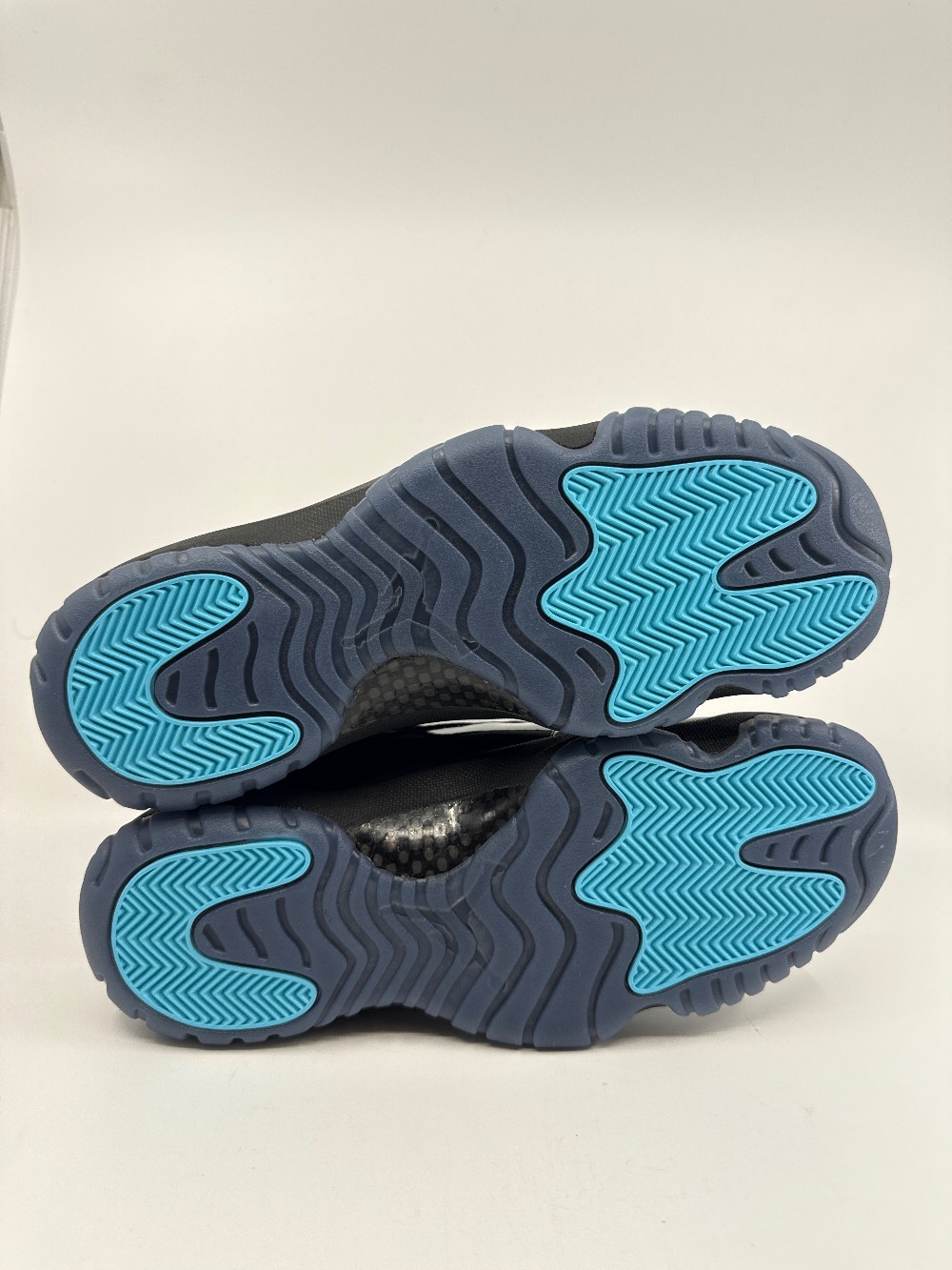 AJ 11 - GAMMA BLUE (2025)