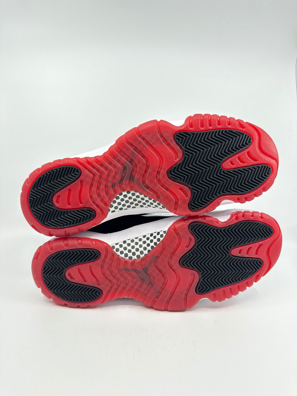 AJ 11 - PLAYOFFS BRED (2019)
