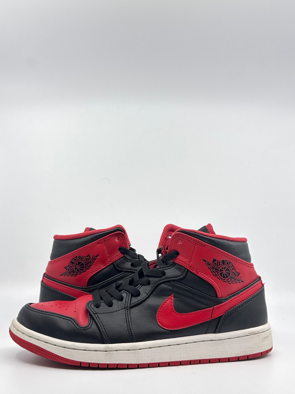 *USED* AJ 1 MID - ALTERNATE BRED (2022)