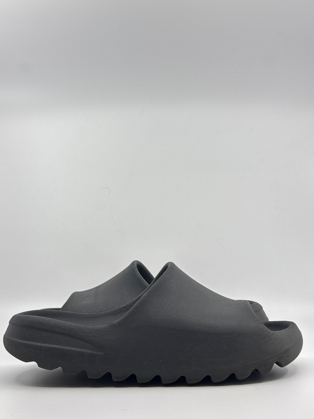 *USED* YEEZY SLIDE - DARK ONYX