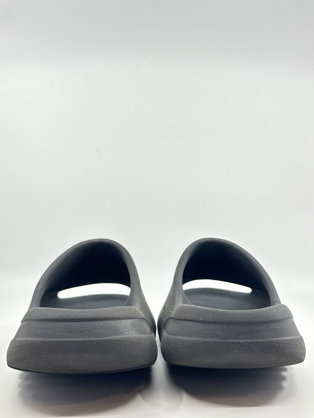 *USED* YEEZY SLIDE - DARK ONYX