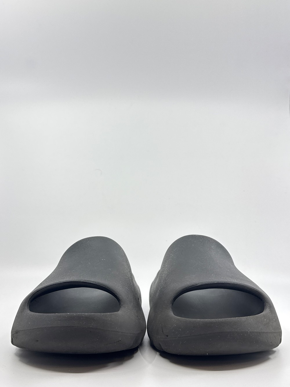 *USED* YEEZY SLIDE - DARK ONYX