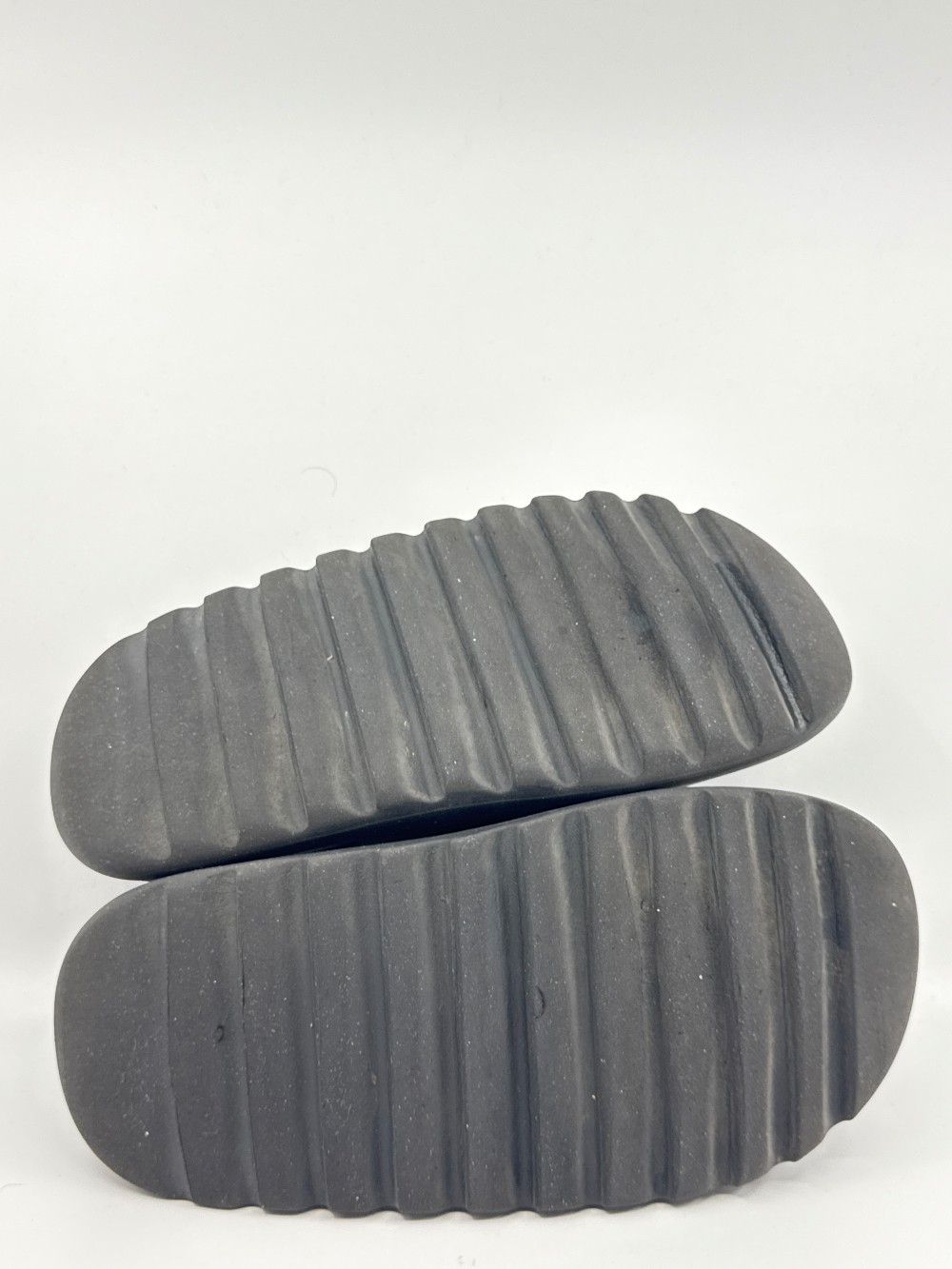 *USED* YEEZY SLIDE - DARK ONYX