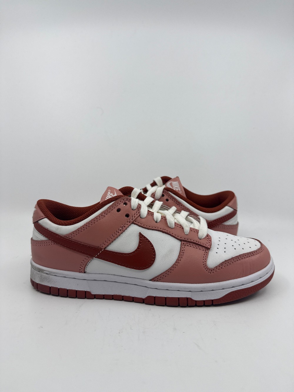 *USED/NO BOX* NIKE DUNK LOW (W) - RED STARDUST