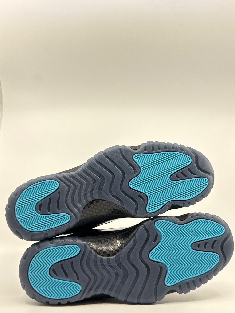 AJ 11 - GAMMA BLUE (2025)