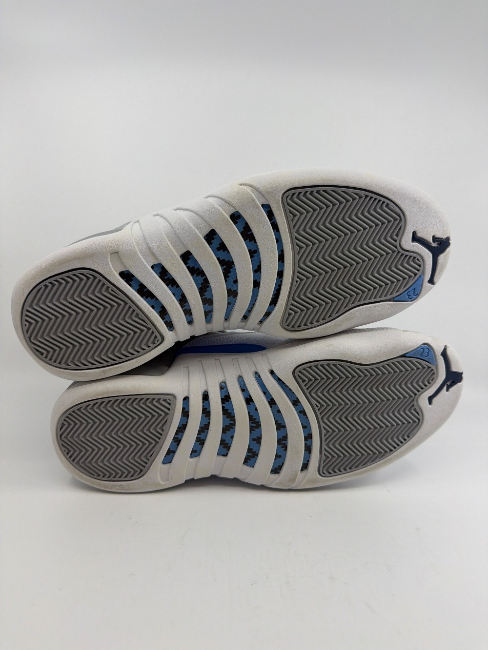 *USED* AJ 12 - GREY UNIVERSITY BLUE