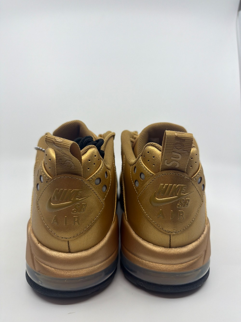 NIKE SB AIR MAX 2 CB '94 - SUPREME METALLIC GOLD