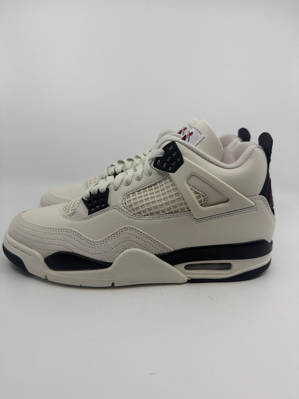 AJ 4 - FLIGHT CLUB
