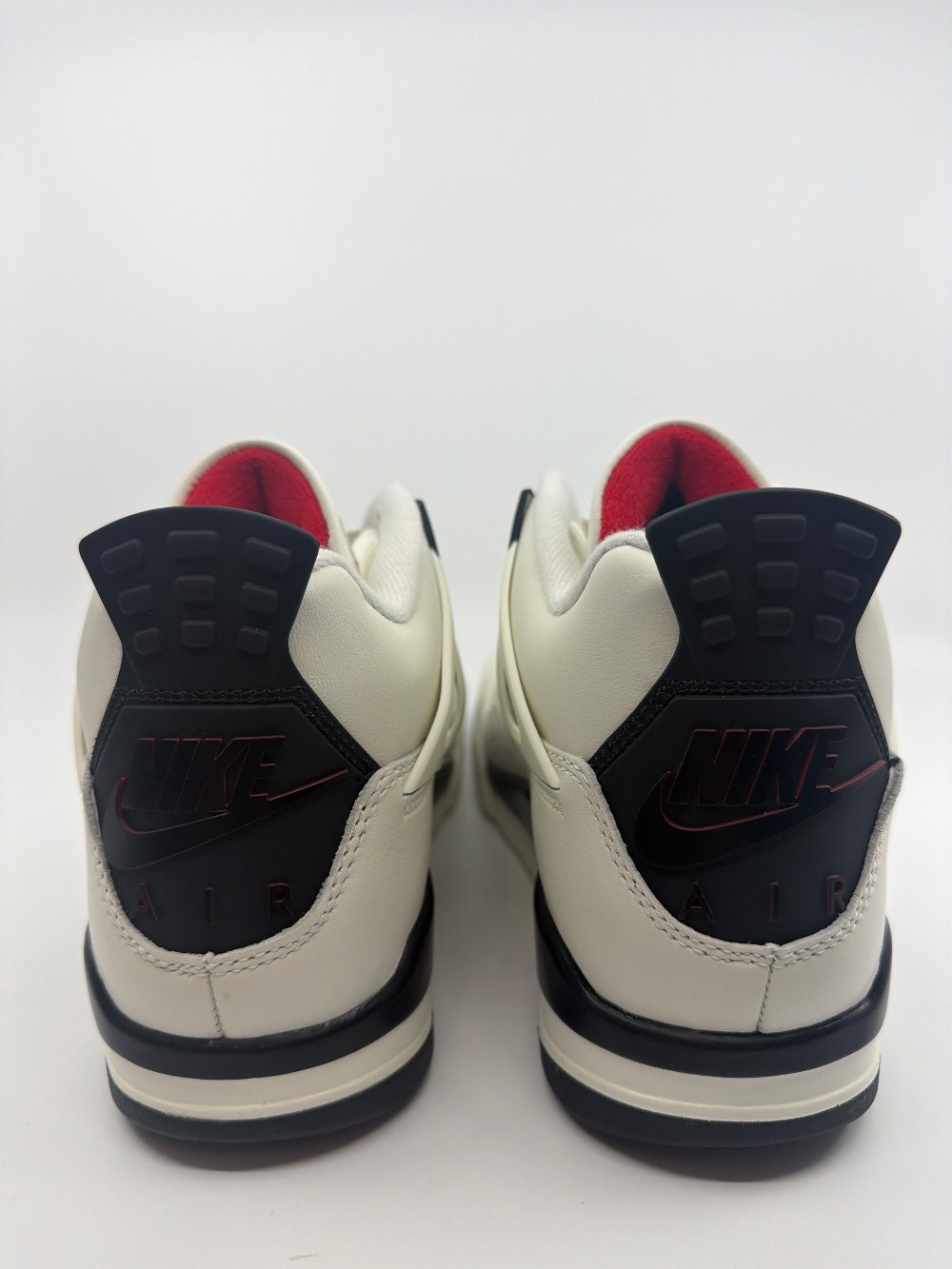 AJ 4 - FLIGHT CLUB