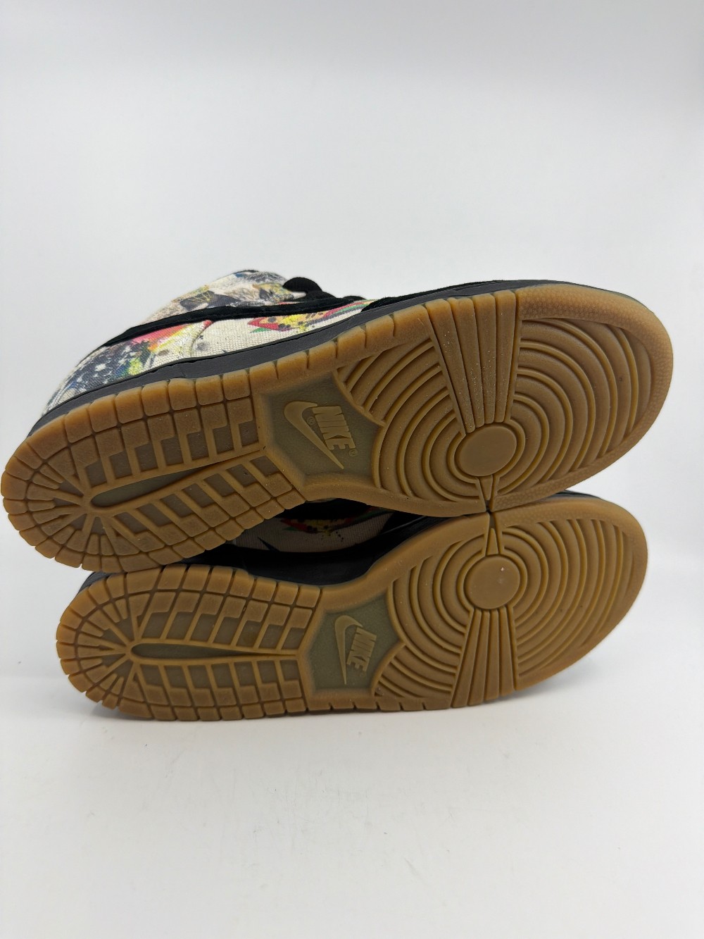 *USED* NIKE SB DUNK LOW X SUPREME - RAMMELLZEE