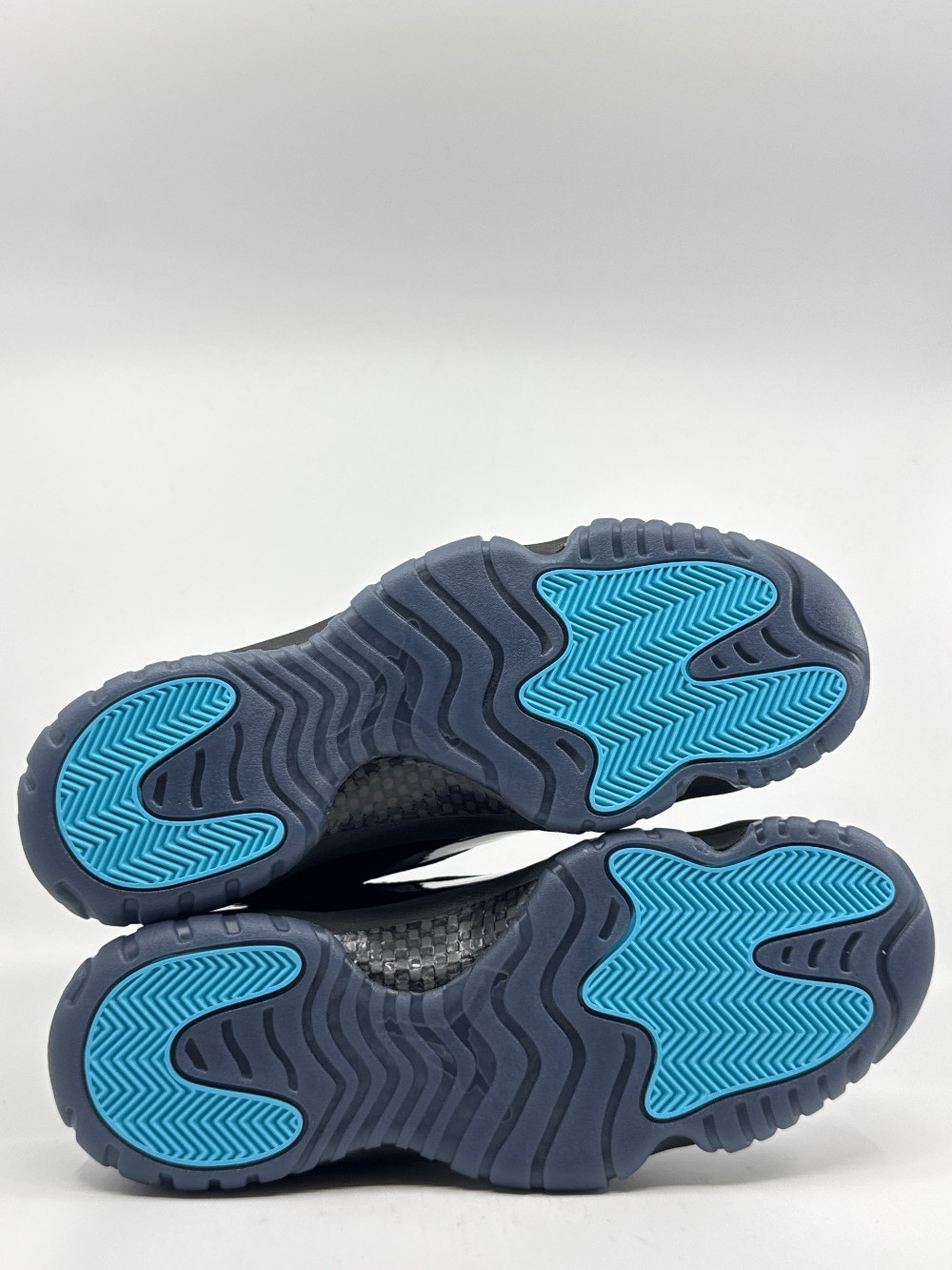 AJ 11 - GAMMA BLUE (2025)