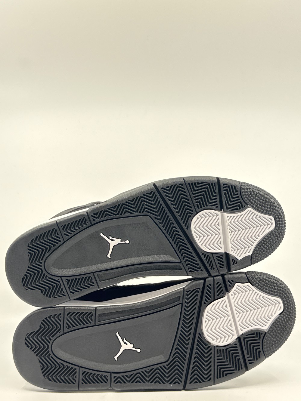 AJ 4 - WHITE THUNDER