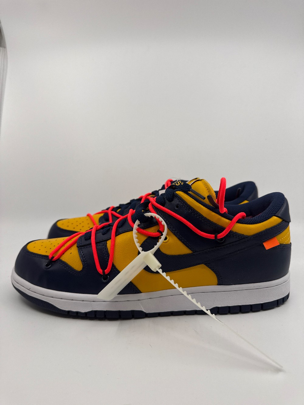 NIKE DUNK LOW X OFF-WHITE - UNIVERSITY GOLD