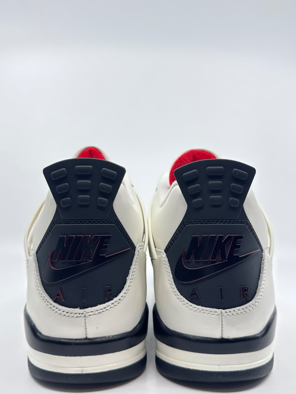 AJ 4 - FLIGHT CLUB
