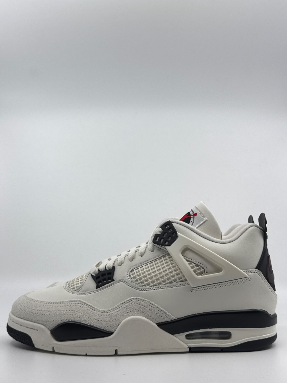 AJ 4 - FLIGHT CLUB