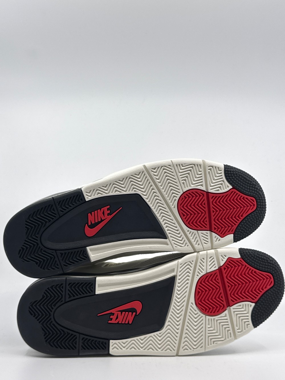 AJ 4 - FLIGHT CLUB