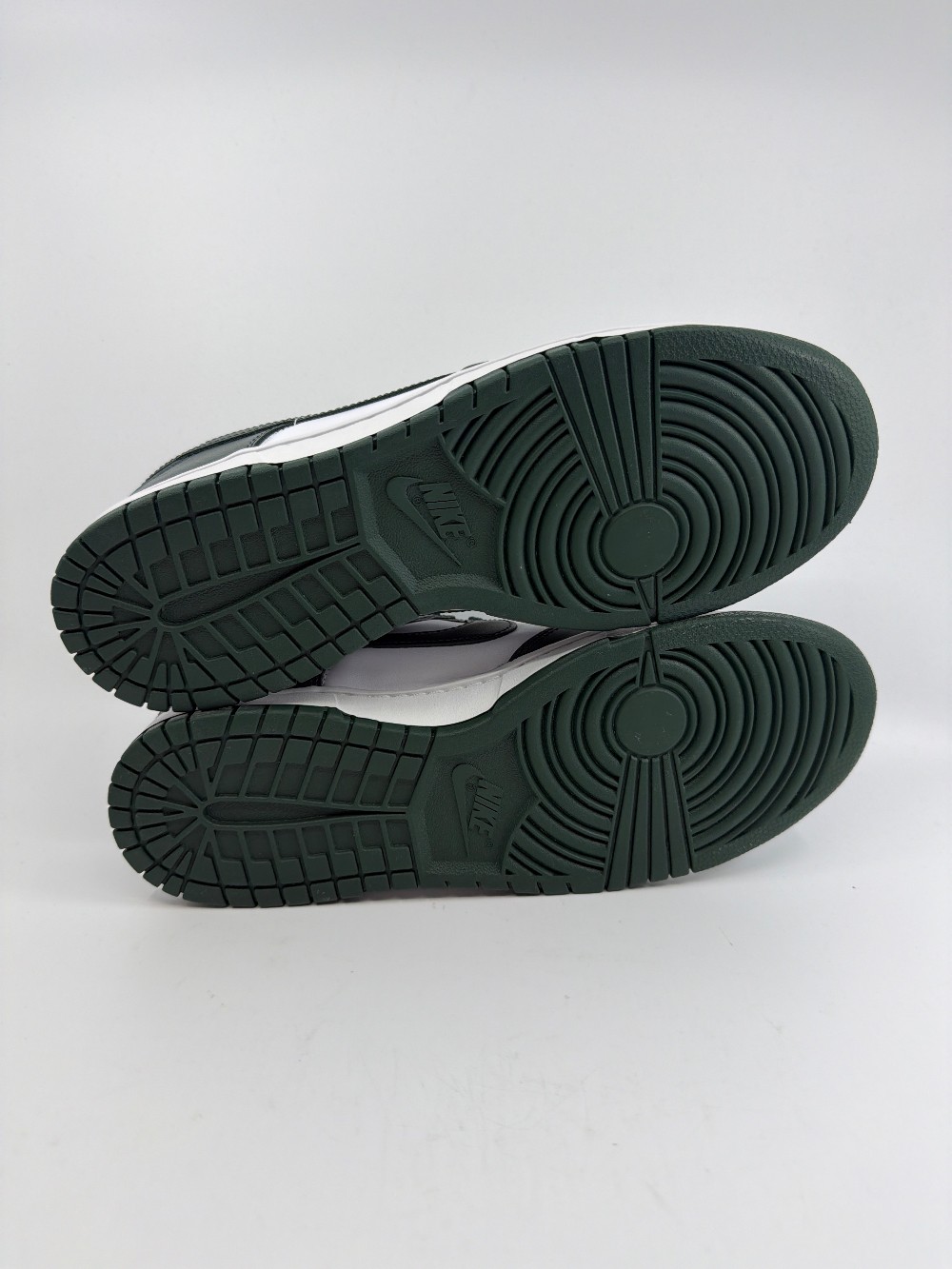 NIKE DUNK LOW - VINTAGE GREEN
