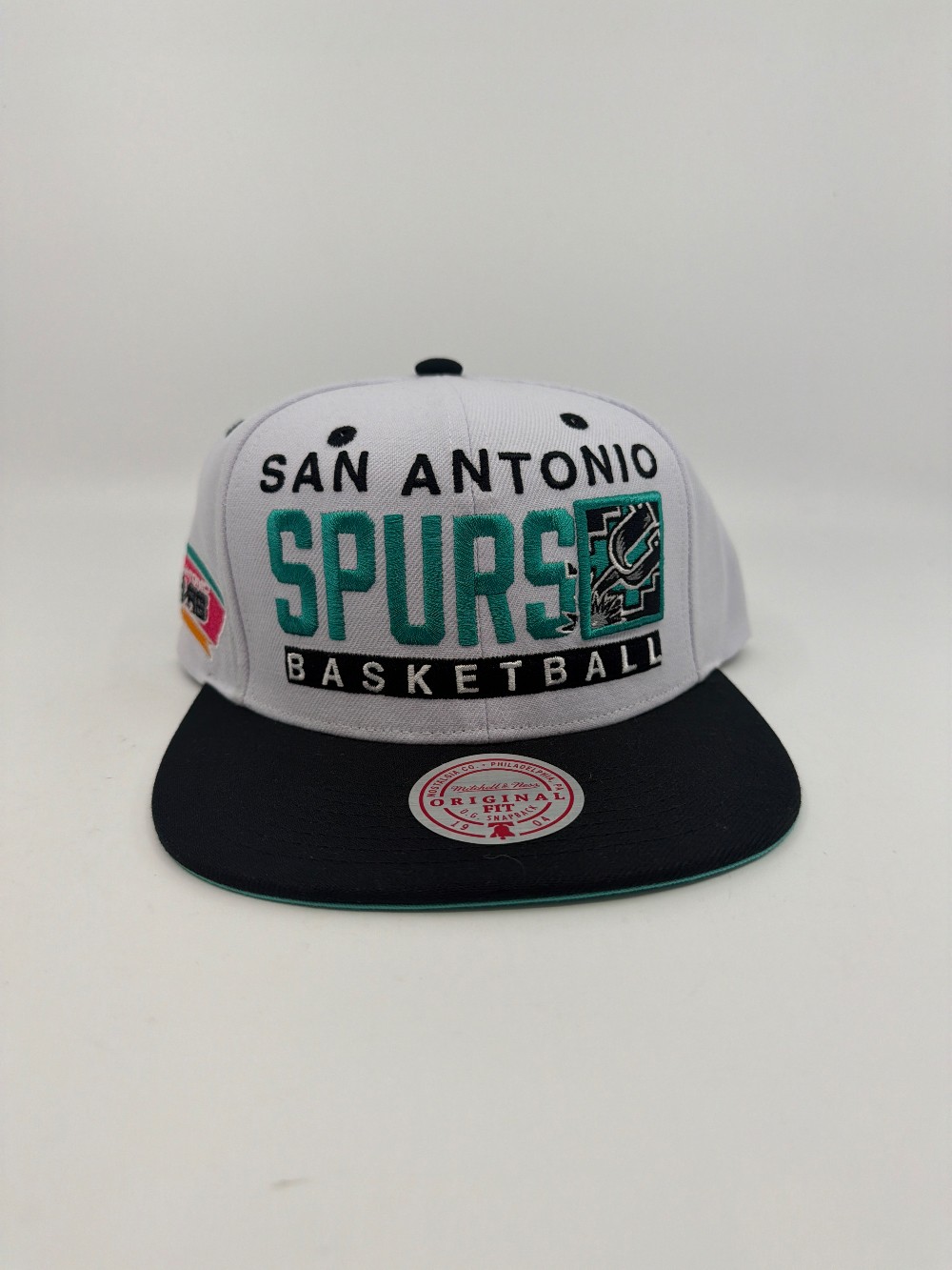 MITCHELL & NESS SPURS SNAPBACK - WHITE
