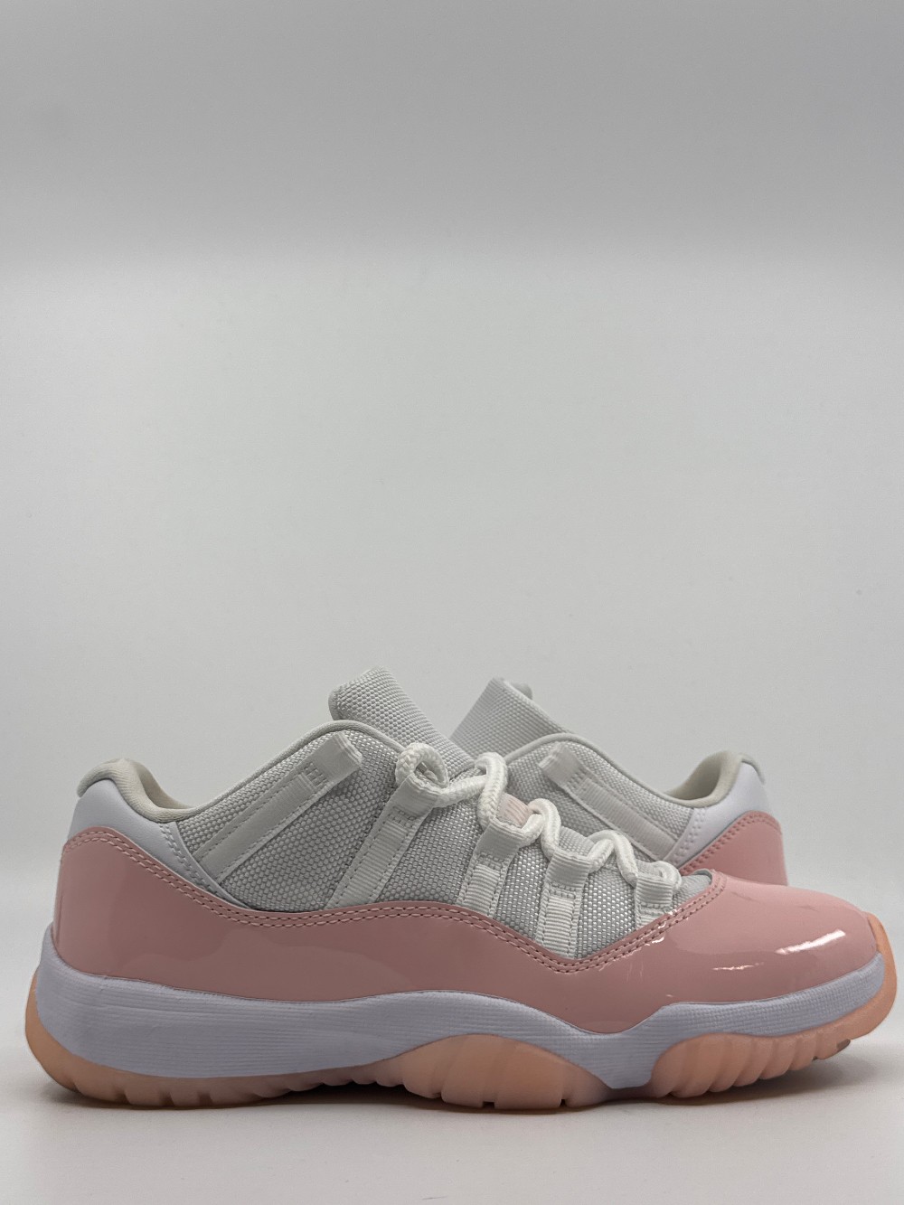 *USED/NO BOX* AJ 11 LOW (W) - LEGEND PINK