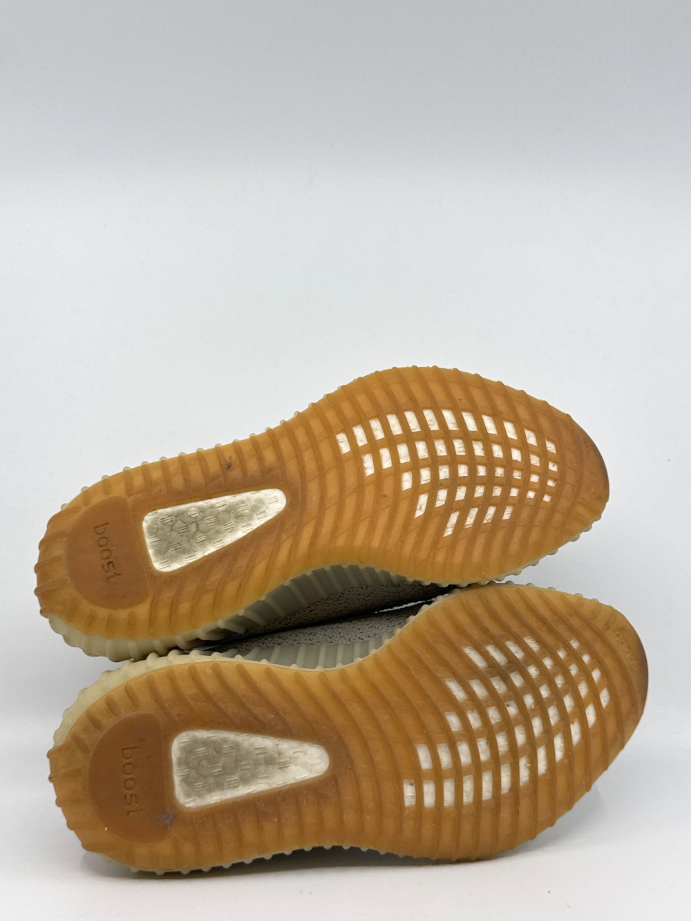 *USED/NO BOX* YEEZY BOOST 350 V2 - SESAME