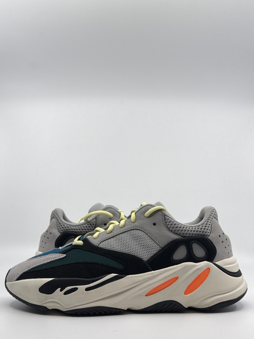 *USED* YEEZY 700 BOOST - WAVE RUNNER