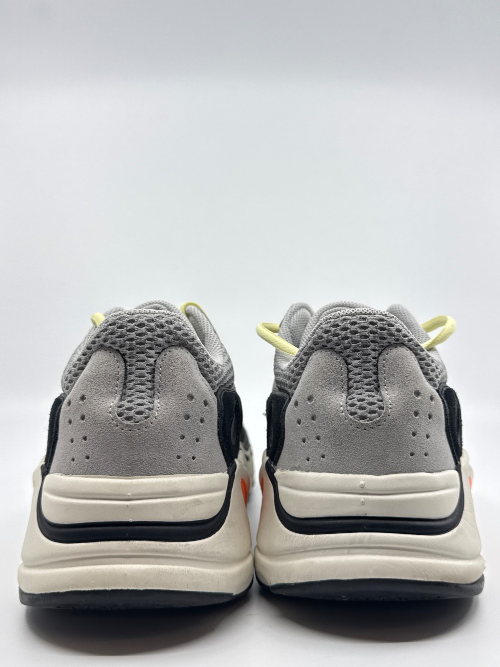 *USED* YEEZY 700 BOOST - WAVE RUNNER